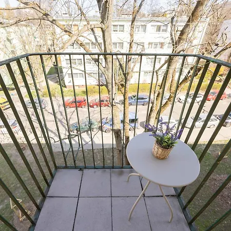 Lejlighed Bright In Warsaw's Wola Next To The Metro By Renters Warszawa