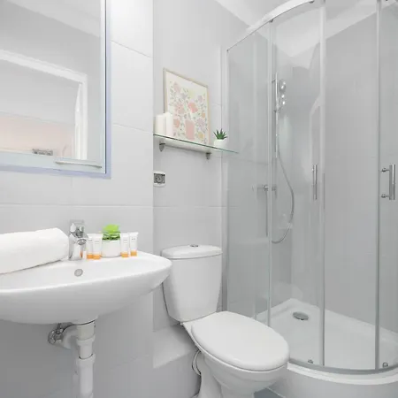 Bright In Warsaw's Wola Next To The Metro By Renters Appartement Varsovie