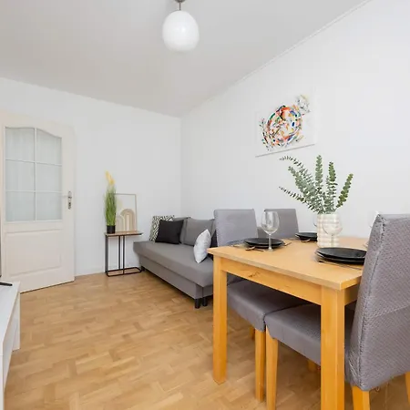 Bright In Warsaw's Wola Next To The Metro By Renters Appartement Varsovie